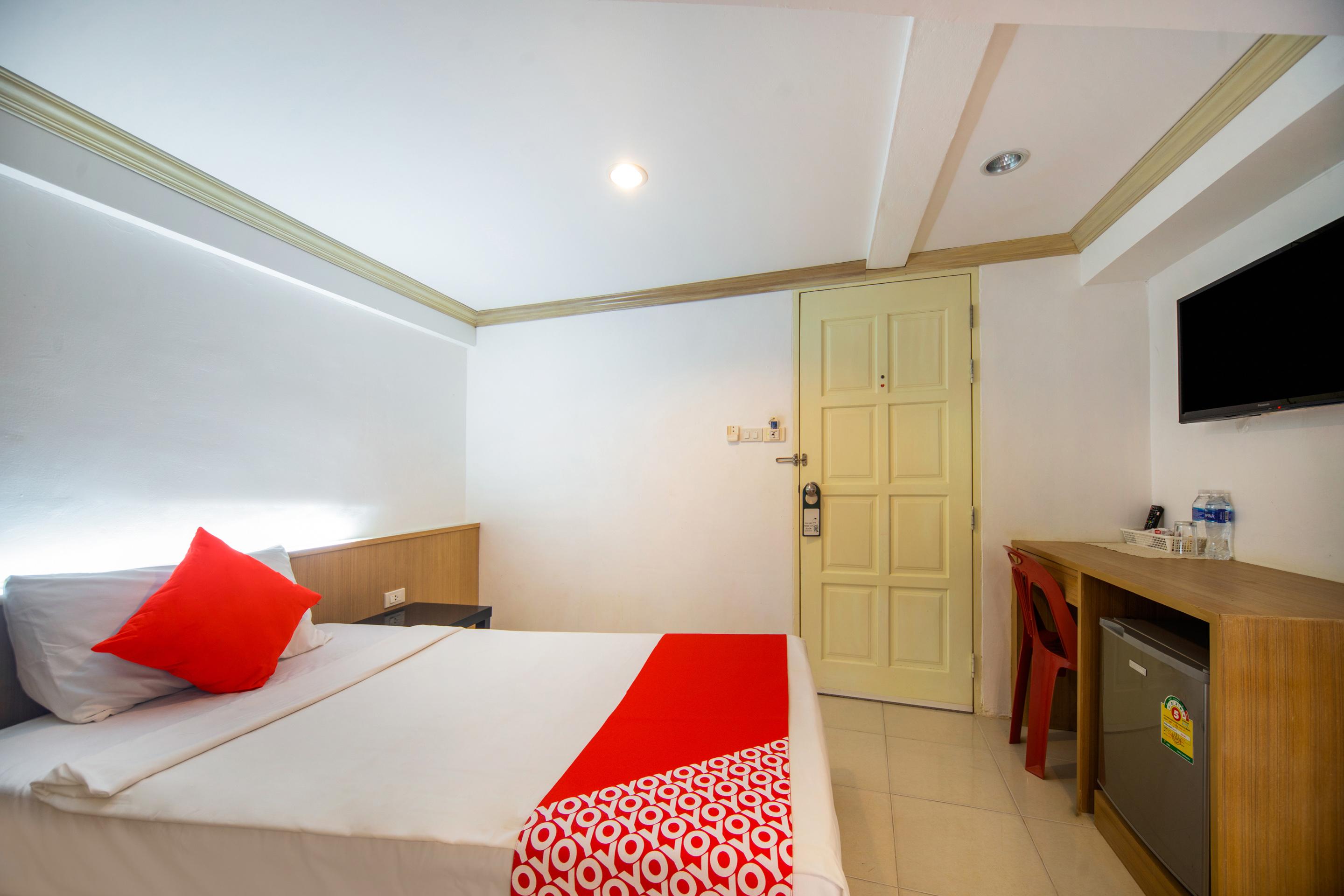 Oyo 232 Patong City Hometel Exterior foto