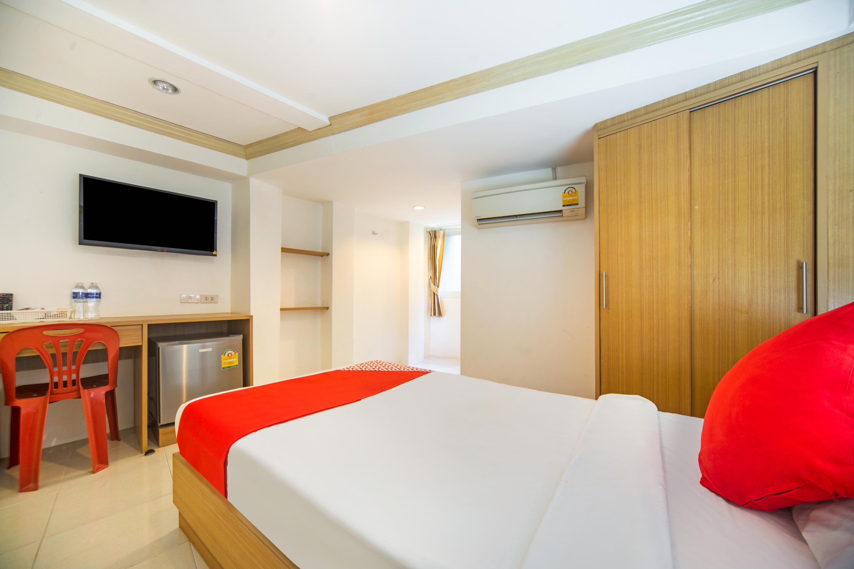 Oyo 232 Patong City Hometel Exterior foto