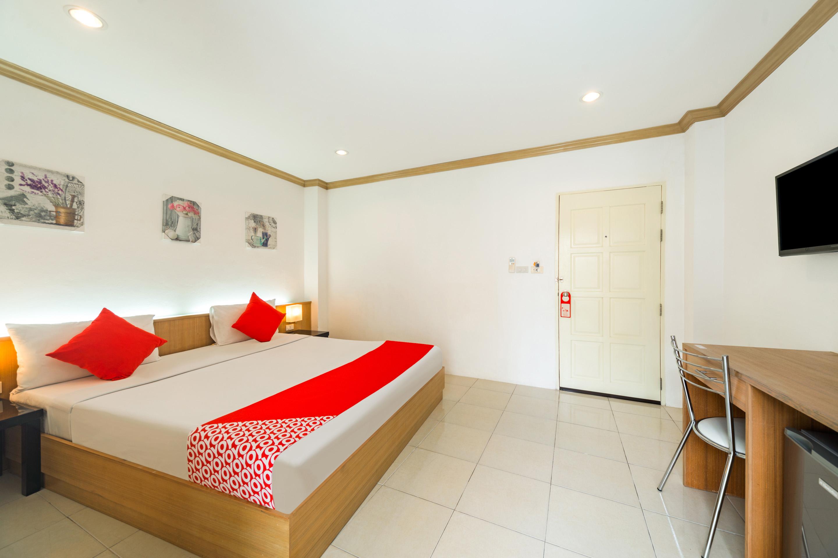 Oyo 232 Patong City Hometel Exterior foto