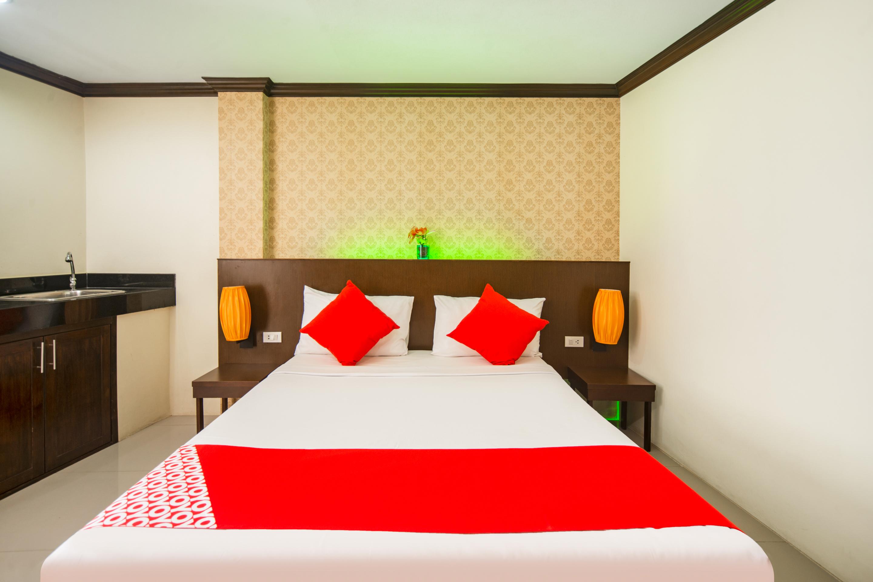 Oyo 232 Patong City Hometel Exterior foto