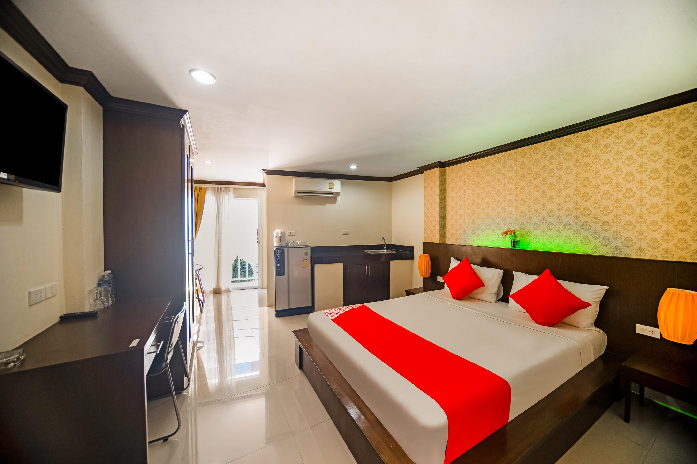 Oyo 232 Patong City Hometel Exterior foto