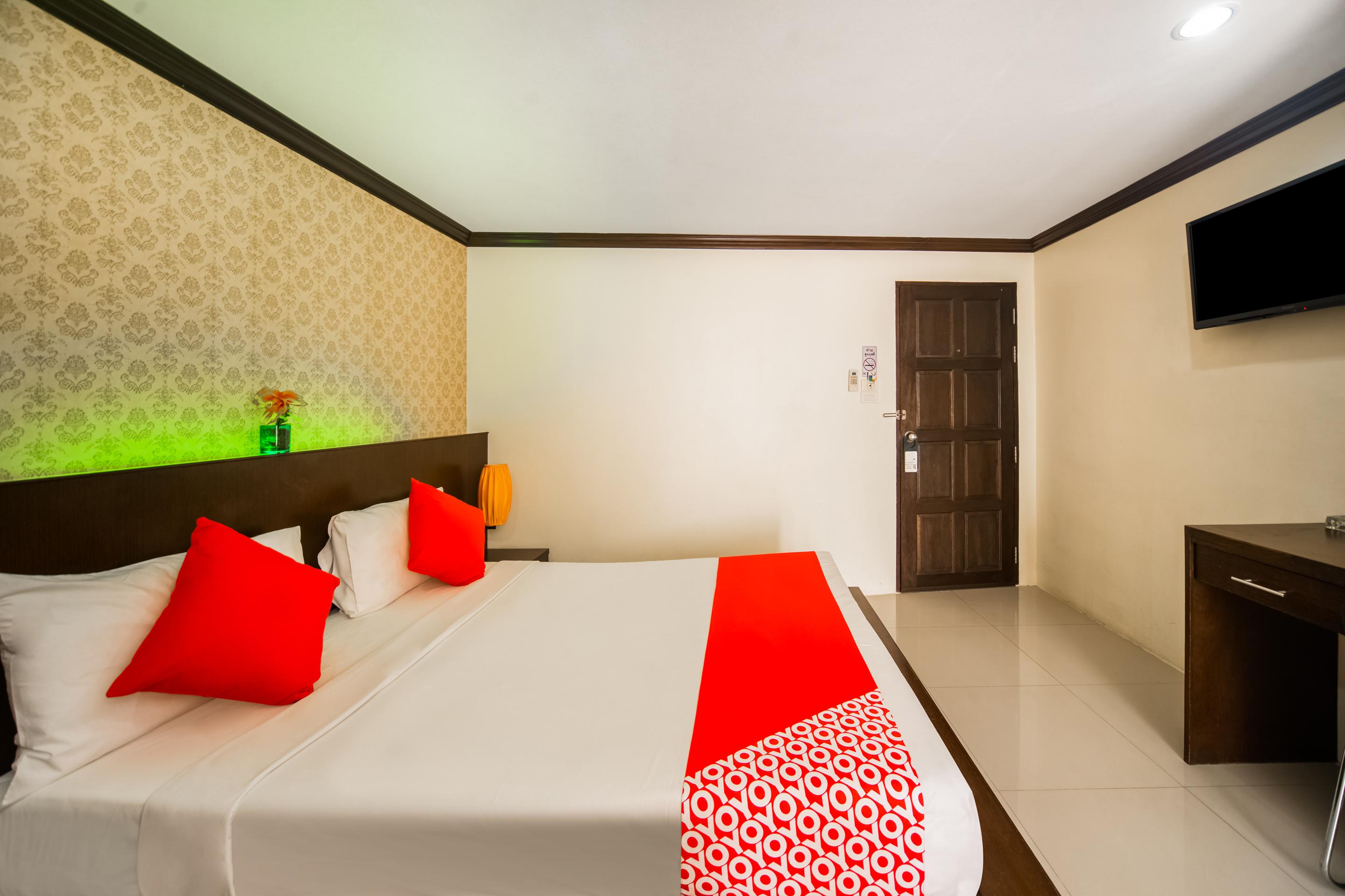 Oyo 232 Patong City Hometel Exterior foto
