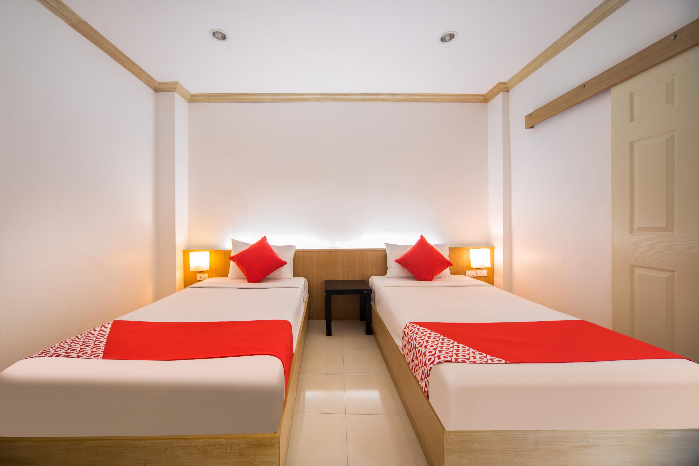 Oyo 232 Patong City Hometel Exterior foto